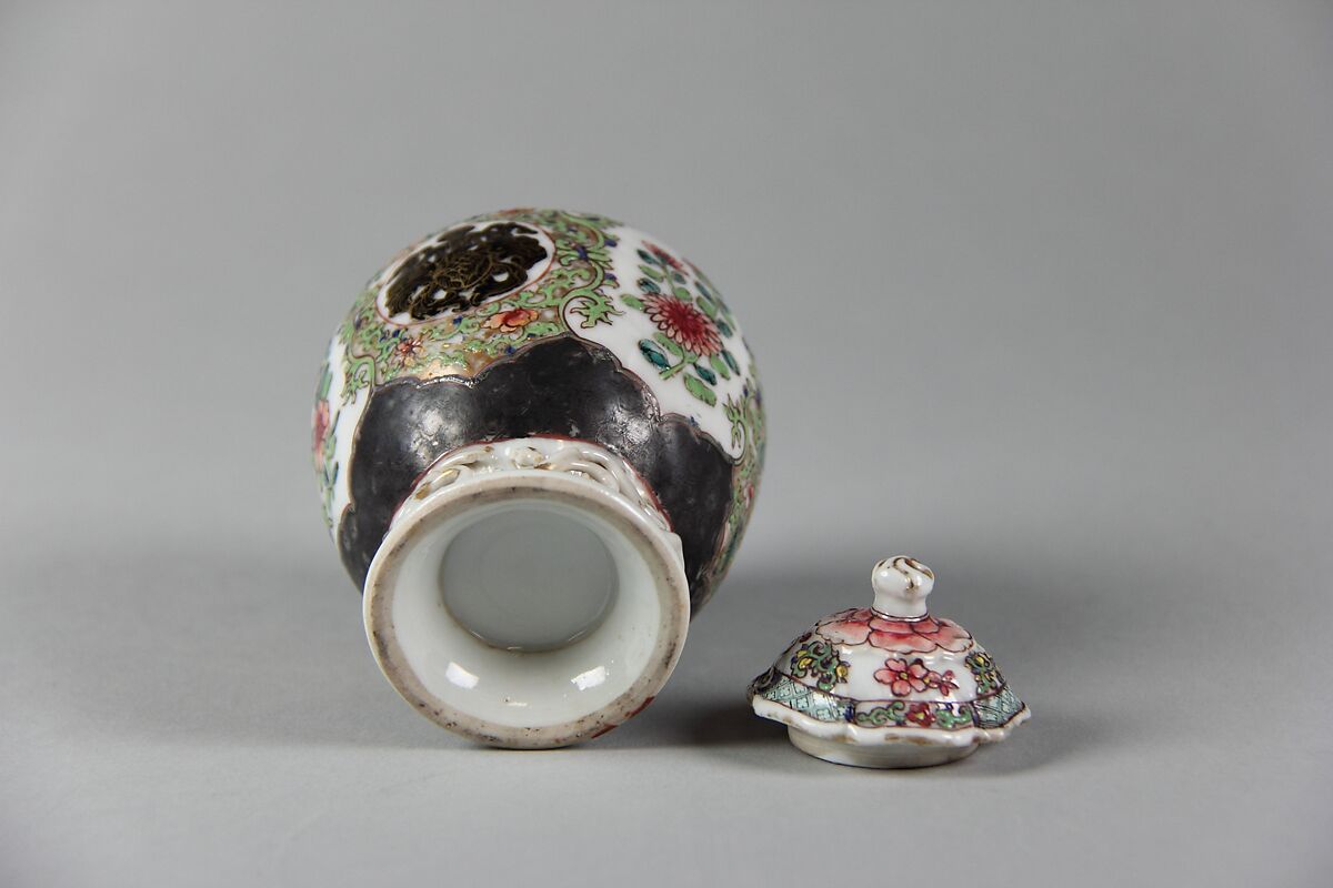 Covered jar with floral pattern, Porcelain painted in overglaze polychrome enamels (Jingdezhen ware), China
