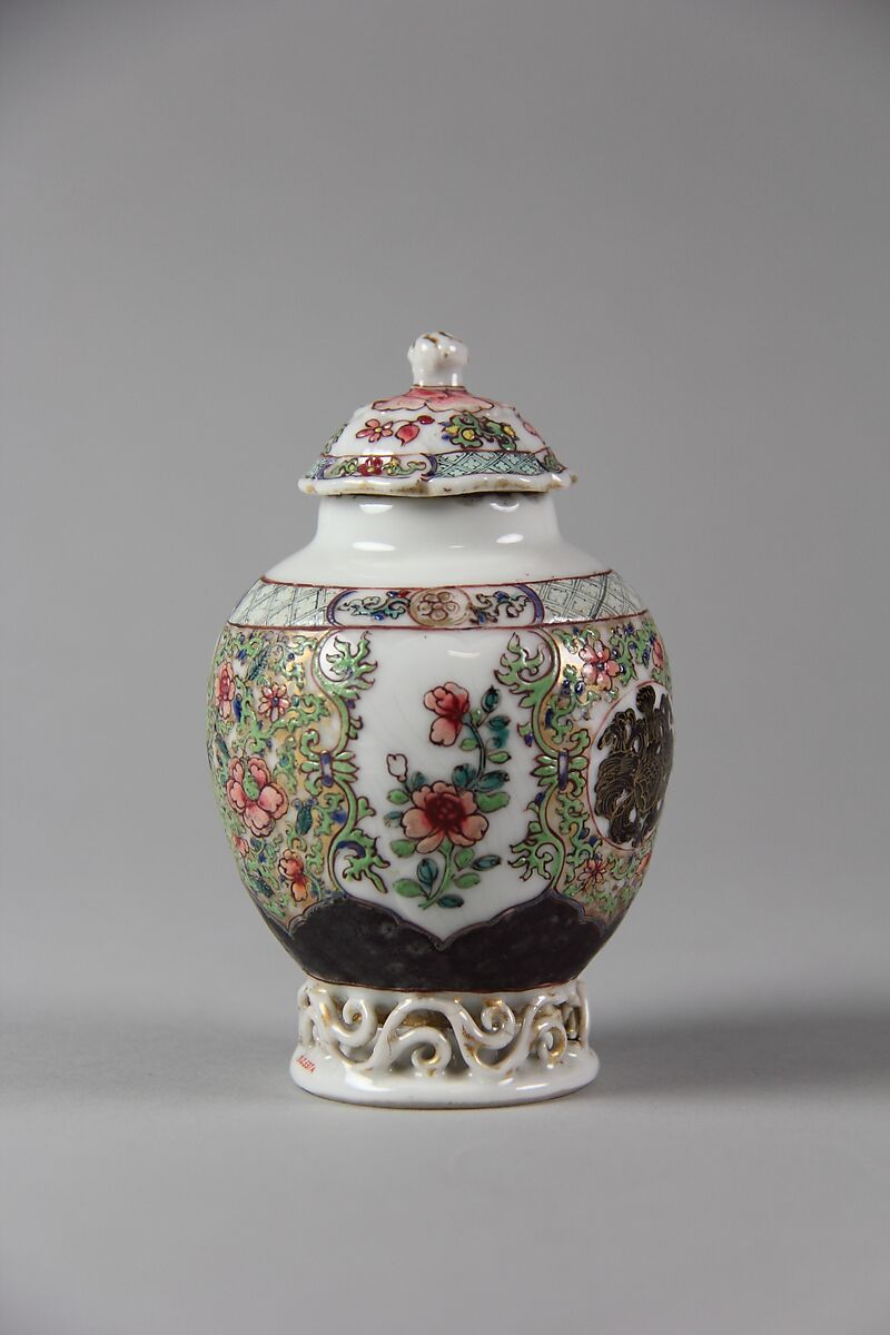 Covered jar with floral pattern, Porcelain painted in overglaze polychrome enamels (Jingdezhen ware), China