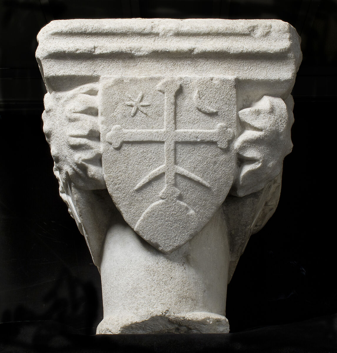 Double Capital, St. Béat marble, French