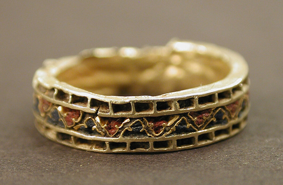 Circular Fragment with a Vine Scroll Motif, Cloisonné enamel, gold, Byzantine