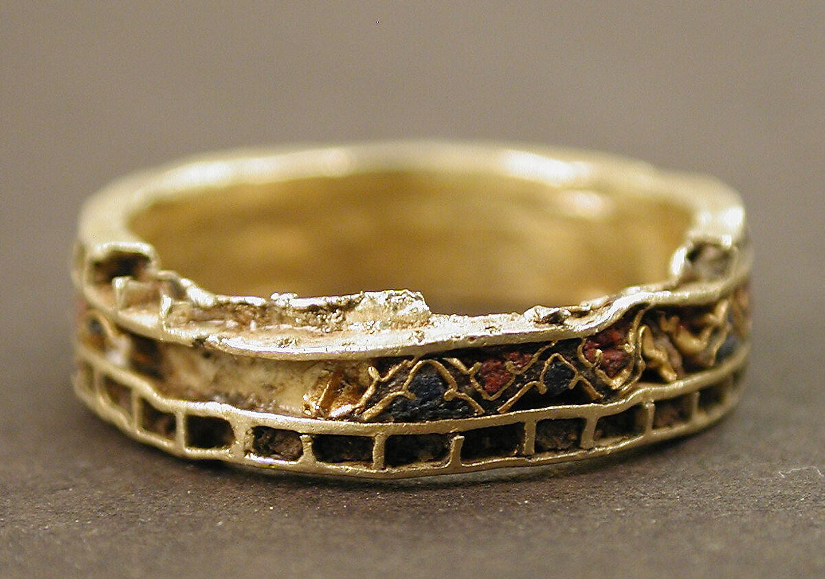 Circular Fragment with a Vine Scroll Motif, Cloisonné enamel, gold, Byzantine