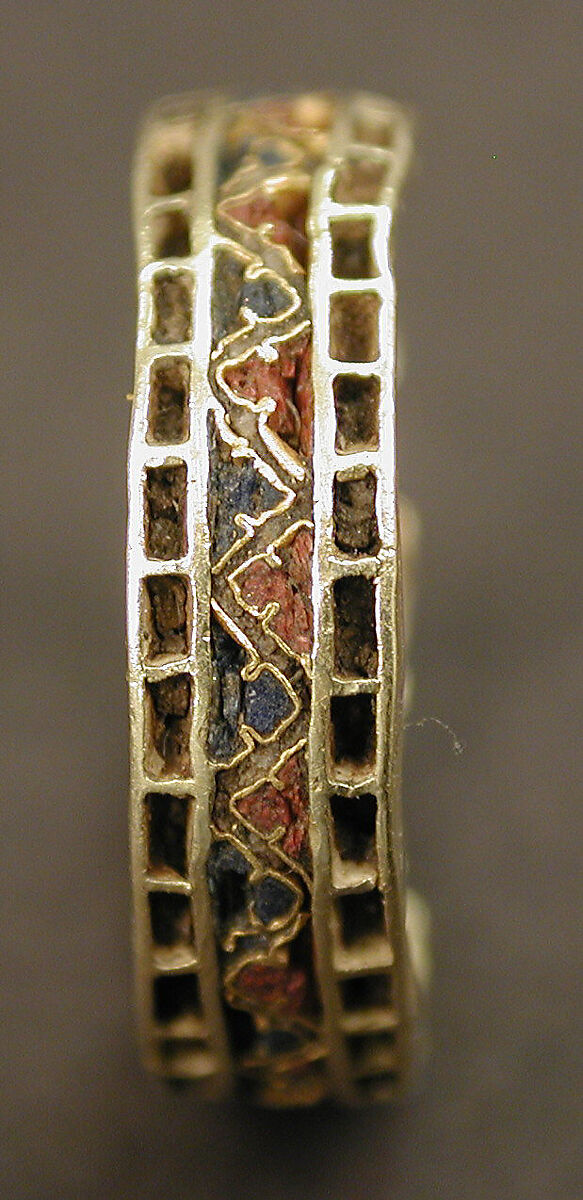 Circular Fragment with a Vine Scroll Motif, Cloisonné enamel, gold, Byzantine