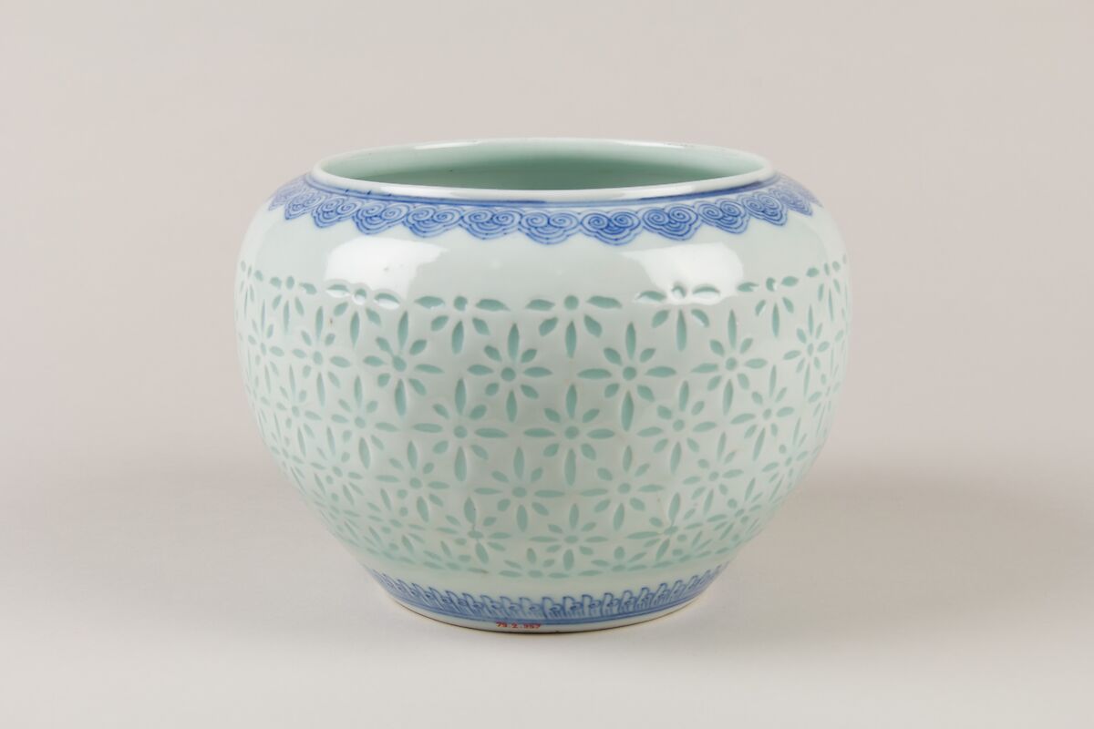 Jar, Porcelain with "rice grain" decoration, painted in underglaze blue (Jingdezhen ware), China