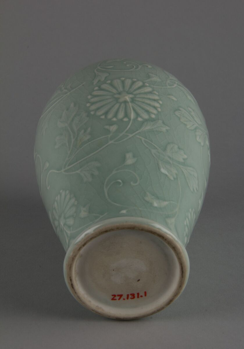 Meiping vase with floral scrolls, Porcelain with relief decors under a celadon glaze (Jingdezhen ware), China