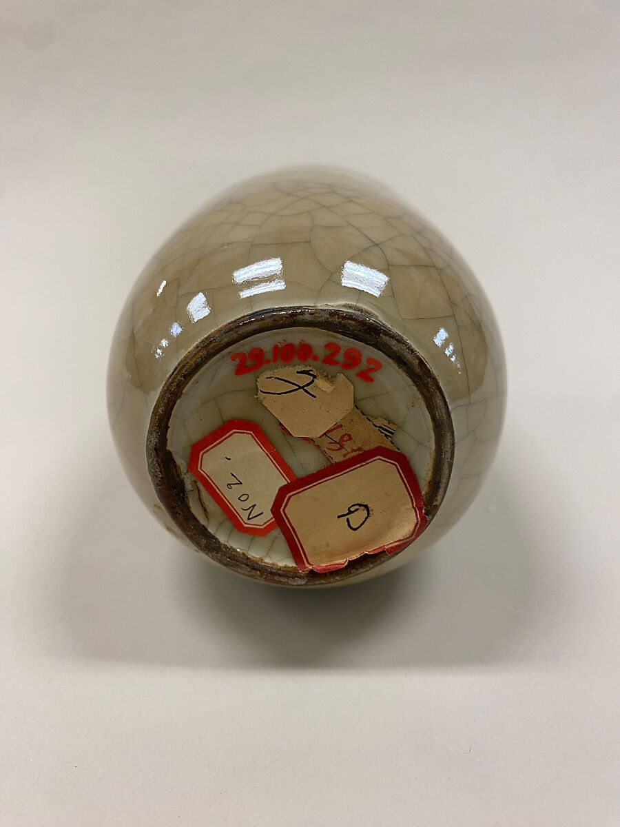 Vase, Porcelain with crackled glaze (Jingdezhen ware), China