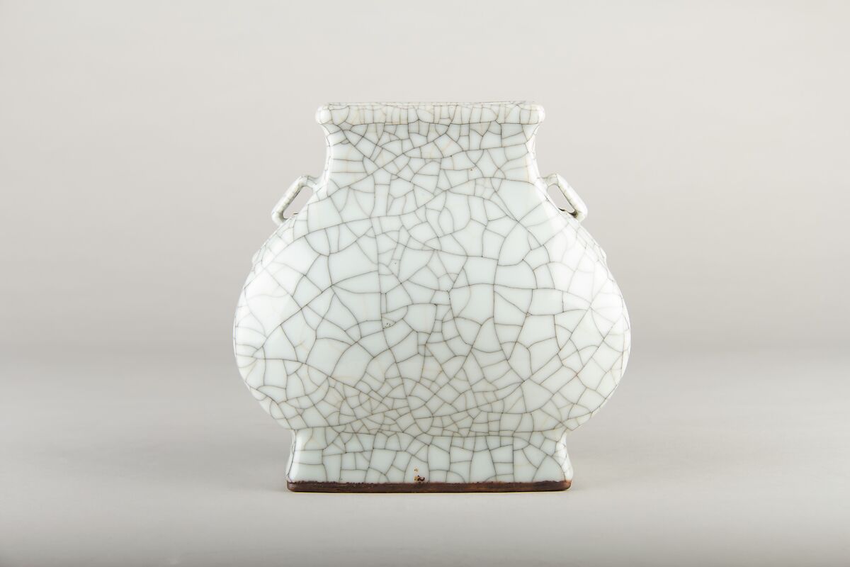 Flask vase, Porcelain with crackled glaze (Jingdezhen ware), China 