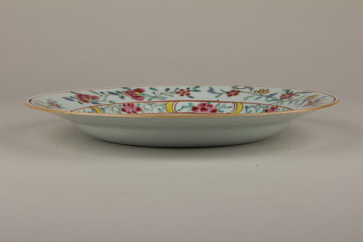 Plate, Porcelain painted in overglaze polychrome enamels, China