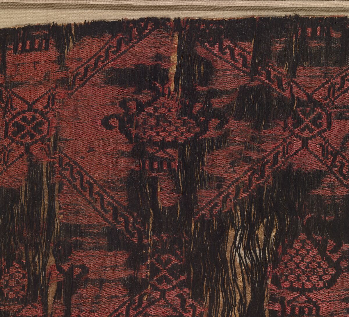 Guilloche Lattice with Pinecone (?), Weft-faced compound twill (samit) in red, black, and blue silk, Byzantine