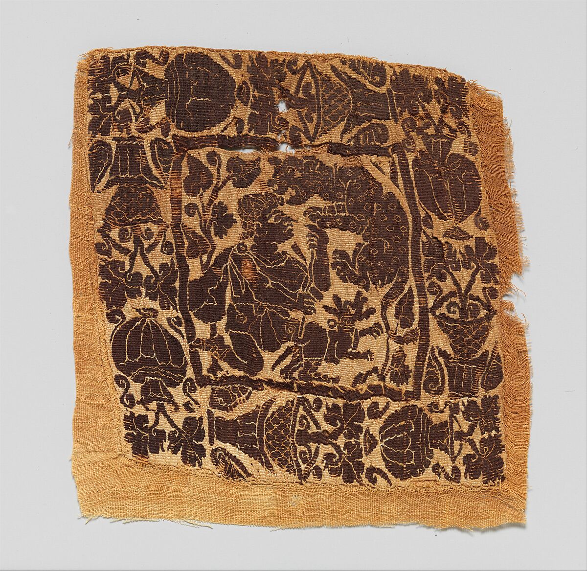 Square with a Hunting Scene, Linen, wool, Byzantine 