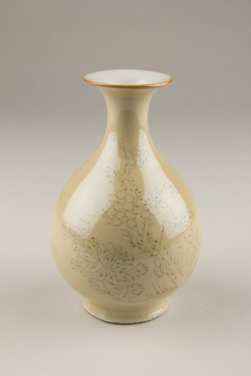 Vase, Porcelain with café-au-lait glaze over an incised design, China 