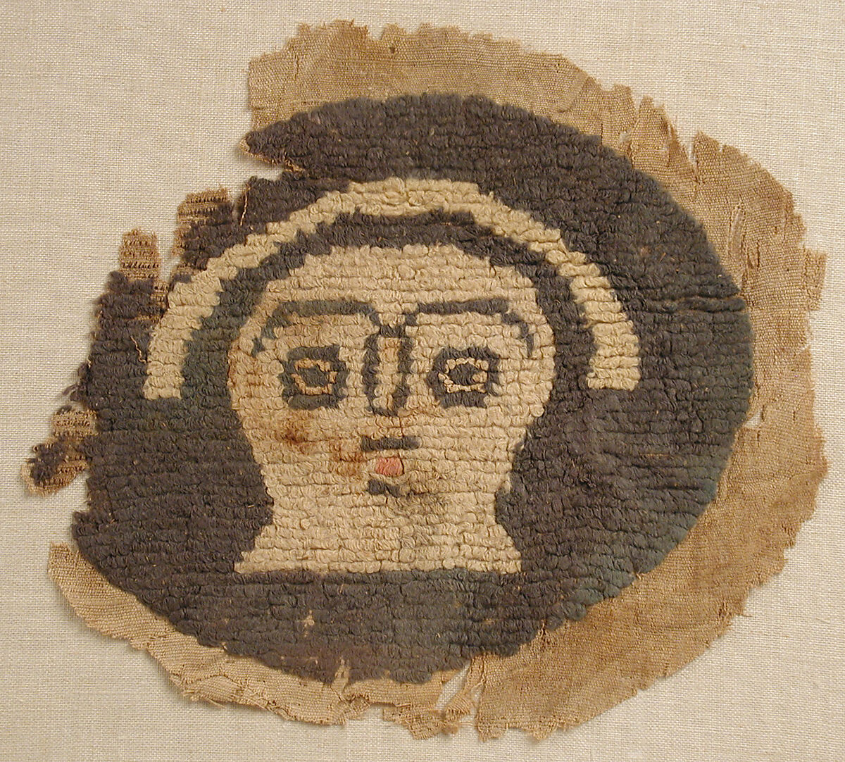 Roundel with Human Face, Linen, Wool (Slip-loop knotted pile), Coptic 
