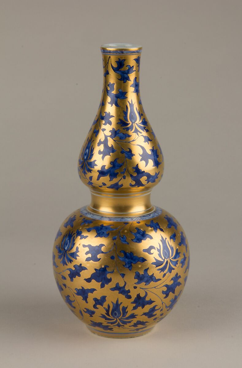 Vase, Porcelain painted in underglaze blue and overglaze gilt, China 