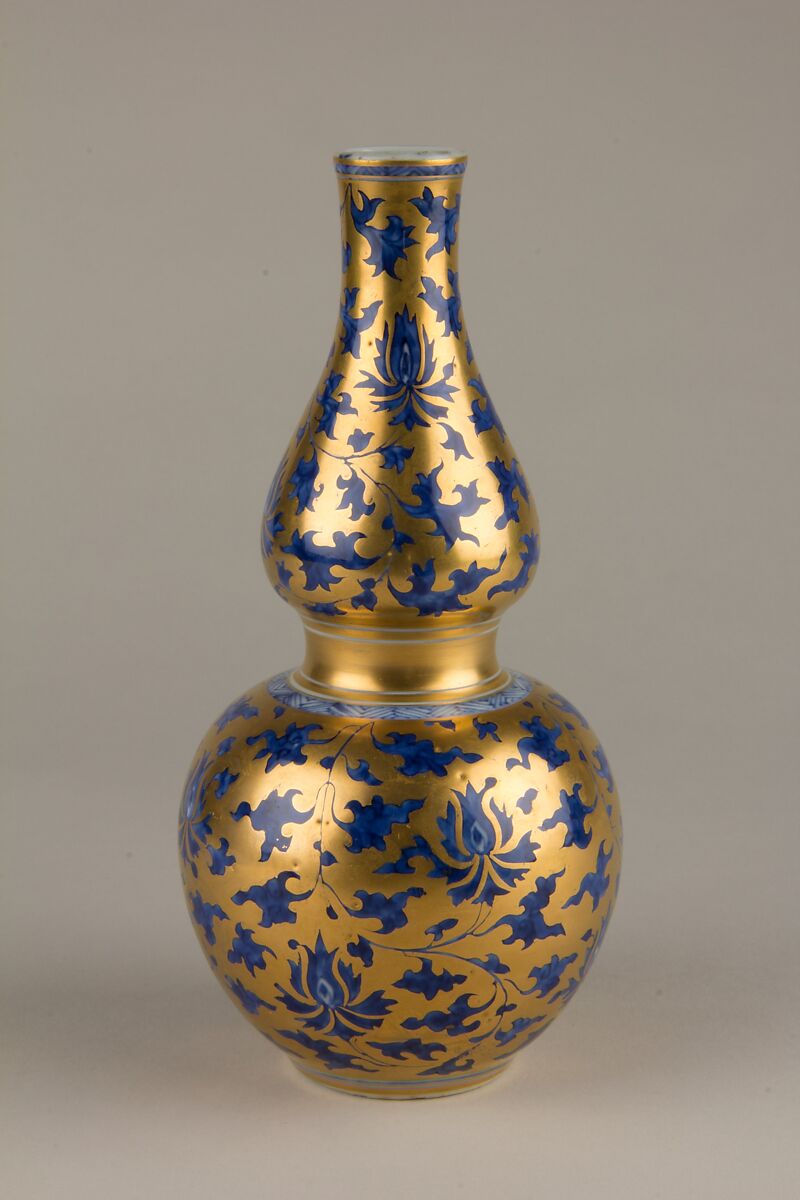 Vase, Porcelain painted in underglaze blue and overglaze gilt, China