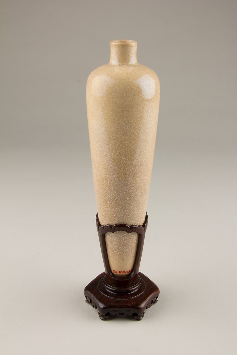 Vase, Porcelain with cream white glaze, China