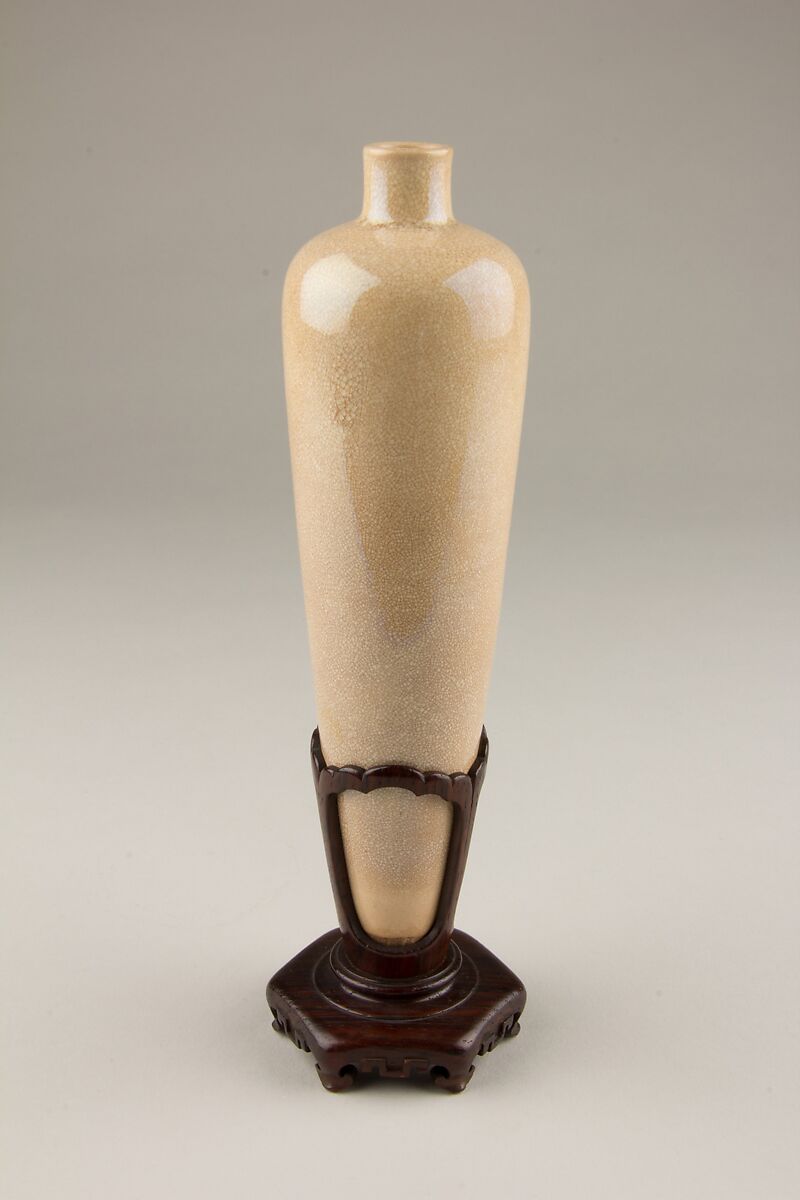 Vase, Porcelain with cream white glaze, China