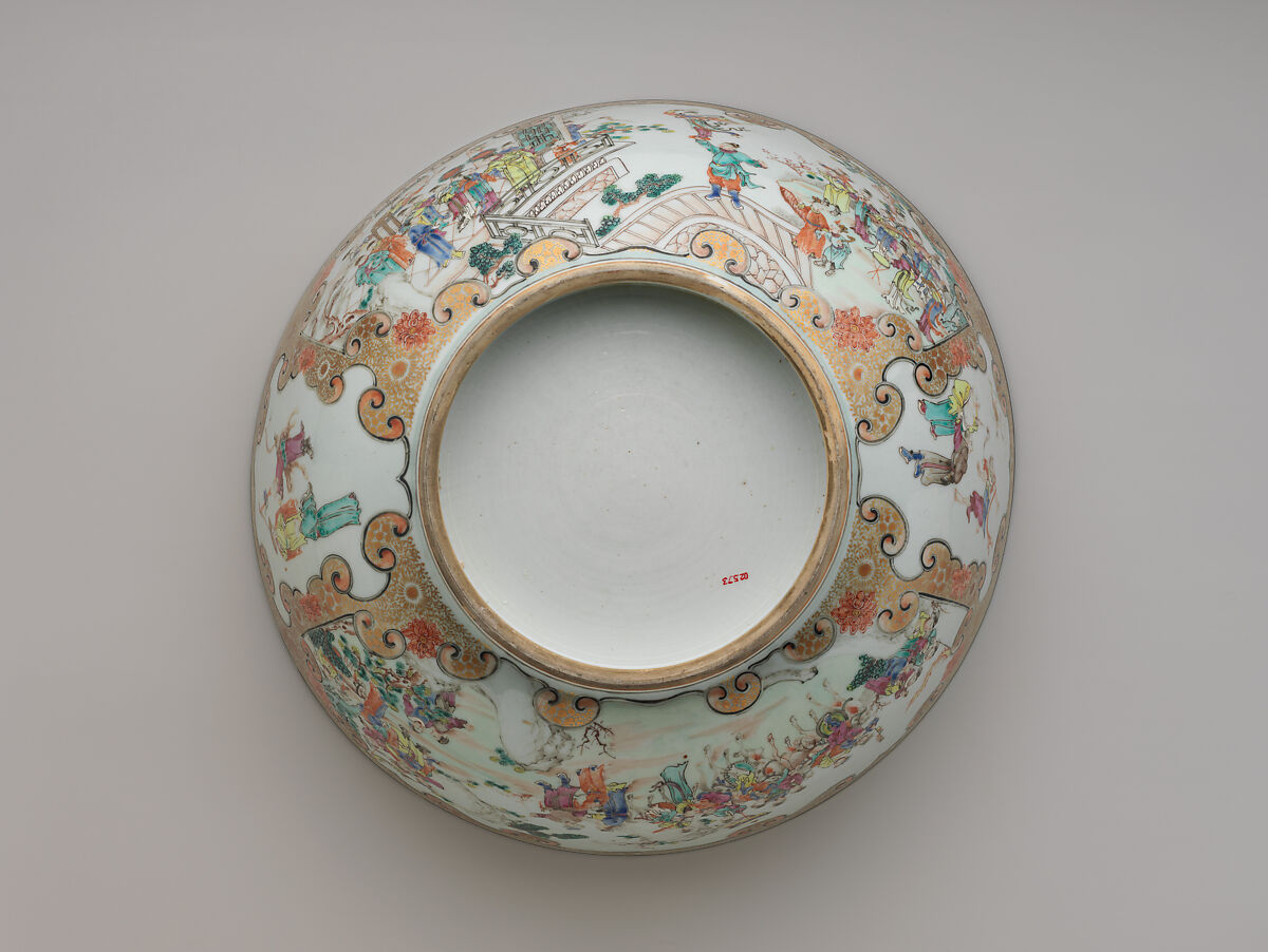 Bowl with acrobatic performance, Porcelain painted with overglaze polychrome enamels (Jingdezhen ware), China