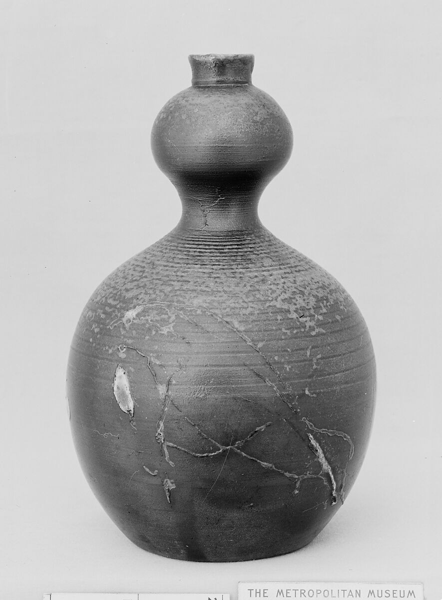 Bottle, Clay covered with a thin salt glaze and a dappled overglaze (Bizen ware, Imbe style), Japan 