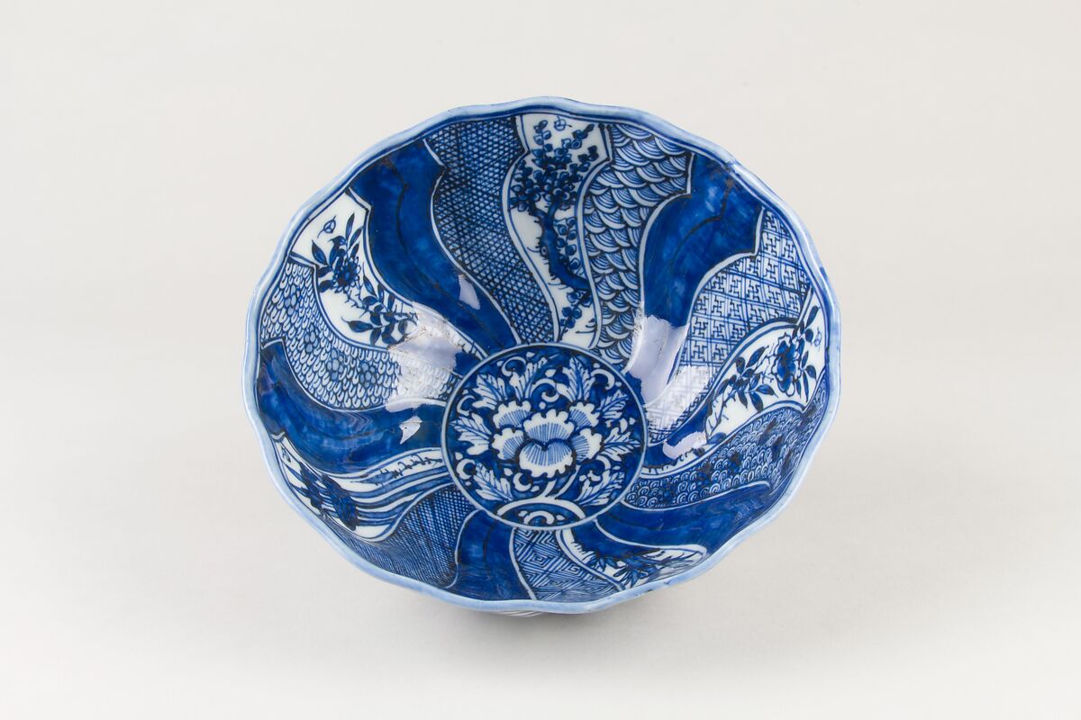 Bowl with geometric pattern, Porcelain painted in underglaze cobalt blue (Jingdezhen ware), China
