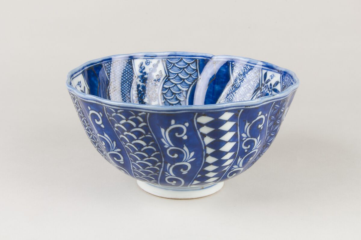 Bowl with geometric pattern, Porcelain painted in underglaze cobalt blue (Jingdezhen ware), China 