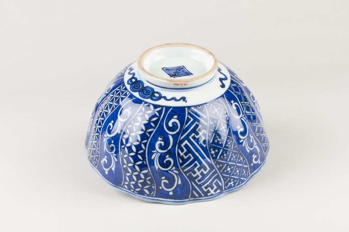 Bowl with geometric pattern, Porcelain painted in underglaze cobalt blue (Jingdezhen ware), China