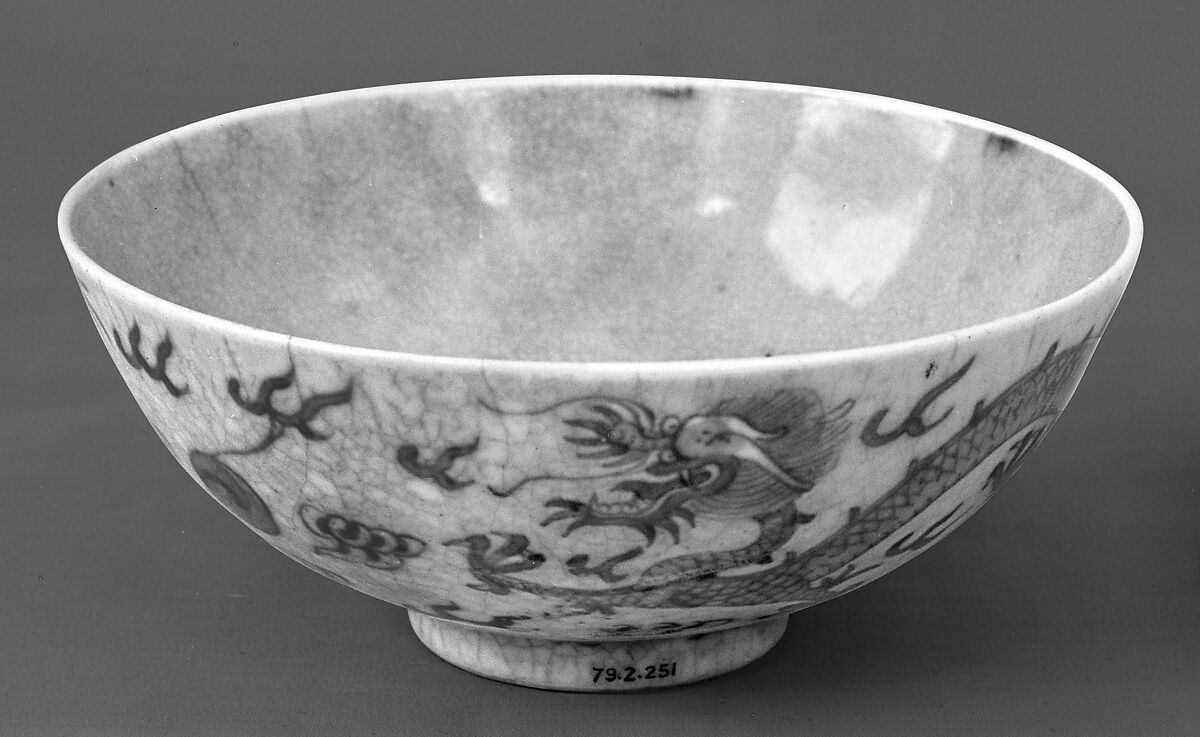 Bowl, Porcelain painted in blue under a crackled glaze, China 
