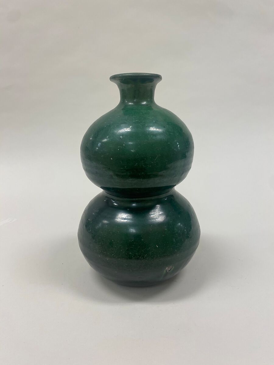 Gourd-shaped bottle, Stoneware with green glaze, China 