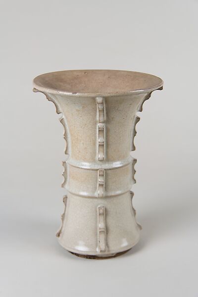 Vase in shape of archaic bronze vessel, Stoneware with ivory glaze, China 