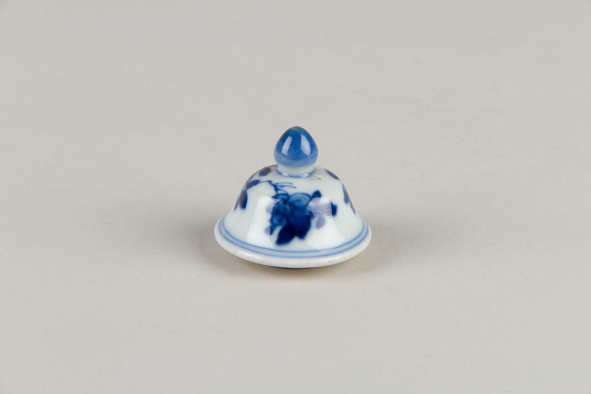 Cover, Porcelain painted in underglaze blue, China