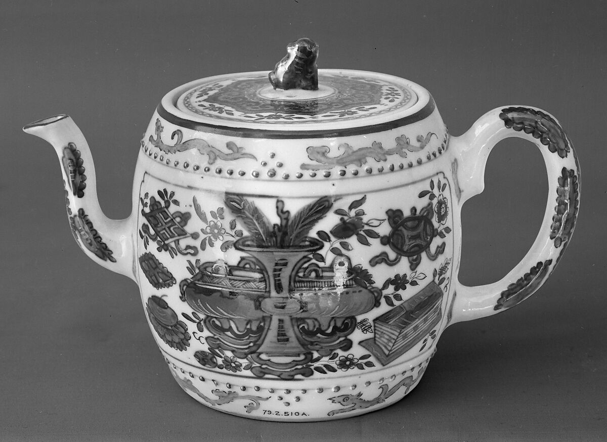 Teapot, Porcelain painted in underglaze blue and overglaze polychrome enamels of a later date, China 