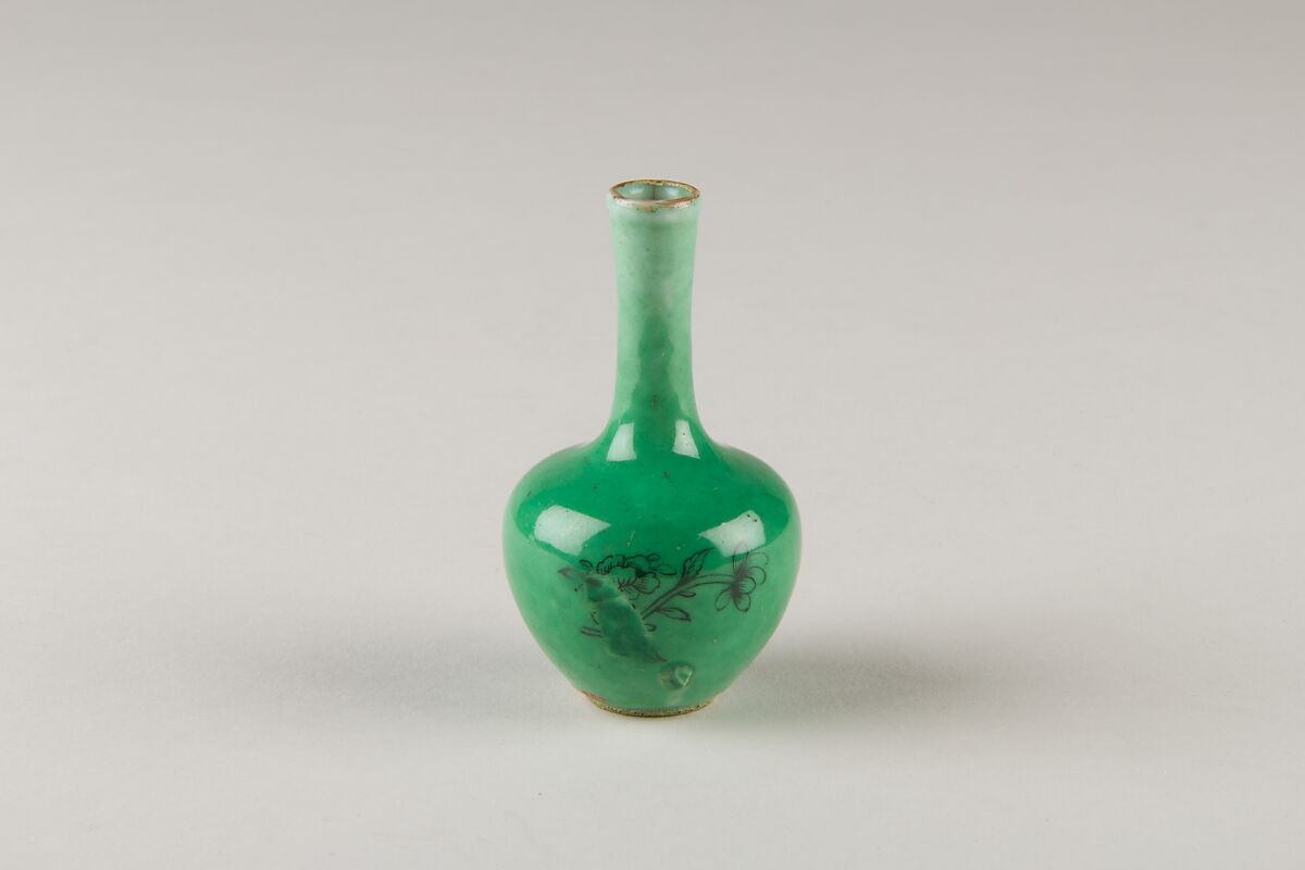 Vase, Porcelain painted with black under a green glaze, China