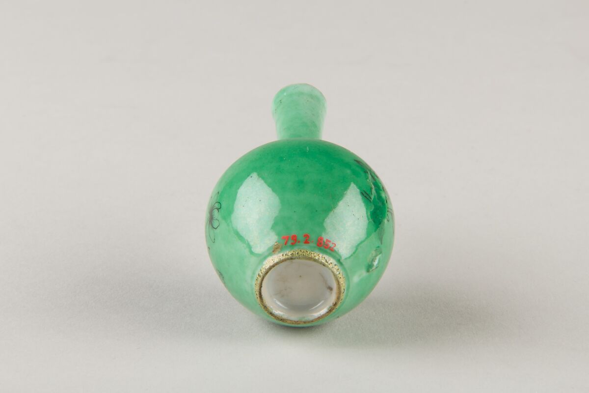 Vase, Porcelain painted with black under a green glaze, China