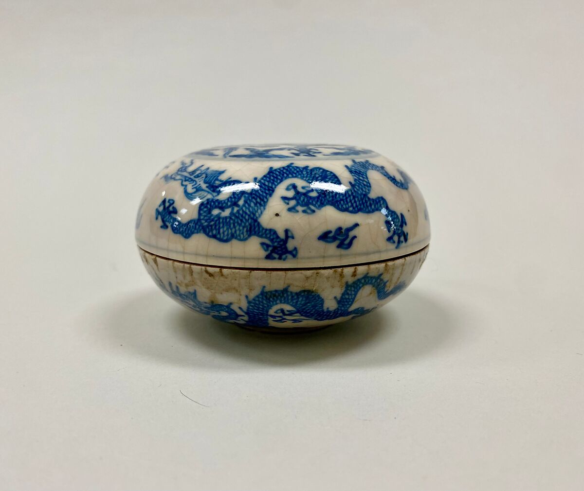 Seal paste box with dragons, Soft-paste porcelain painted in underglaze cobalt blue (Jingdezhen ware), China 