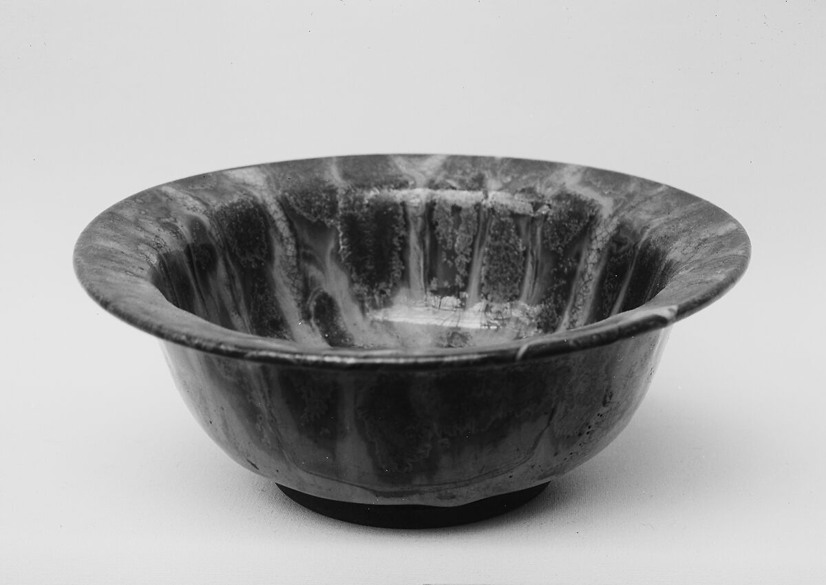 Bowl, Clay covered with a transparent crackled glaze with streaks (Seto ware, Ofuke type), Japan 