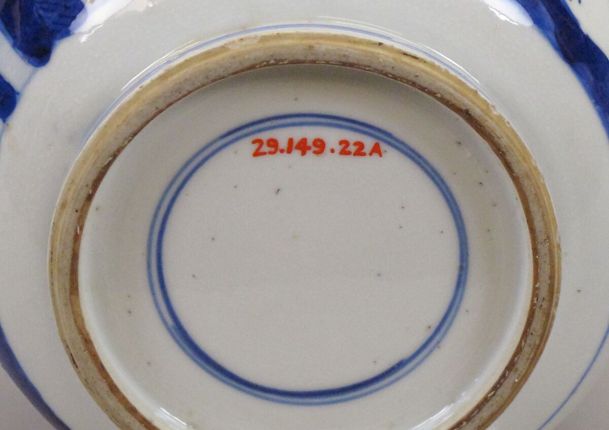 Jar with theatrical scene, Porcelain painted in underglaze cobalt blue (Jingdezhen ware), wooden lid with a jade knob, China