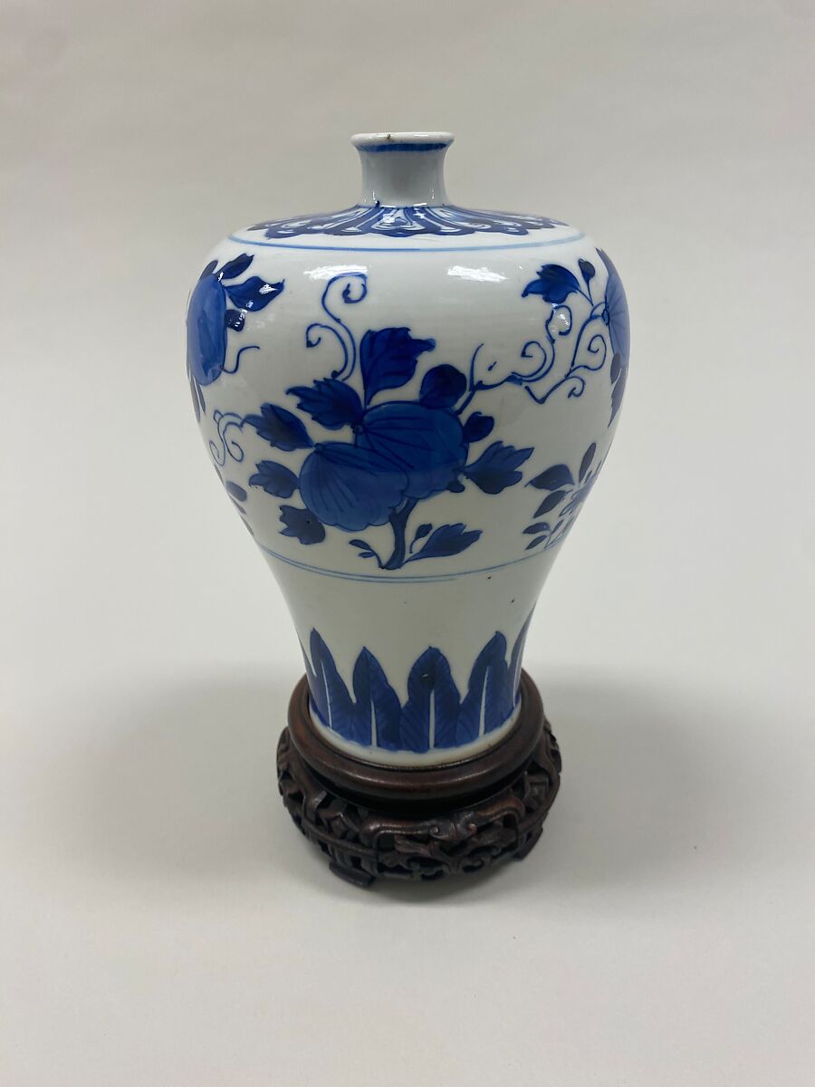 Meiping vase  with peaches, pomegranades, and fingered citrons, Porcelain painted in underglaze cobalt blue (Jingdezhen ware), China