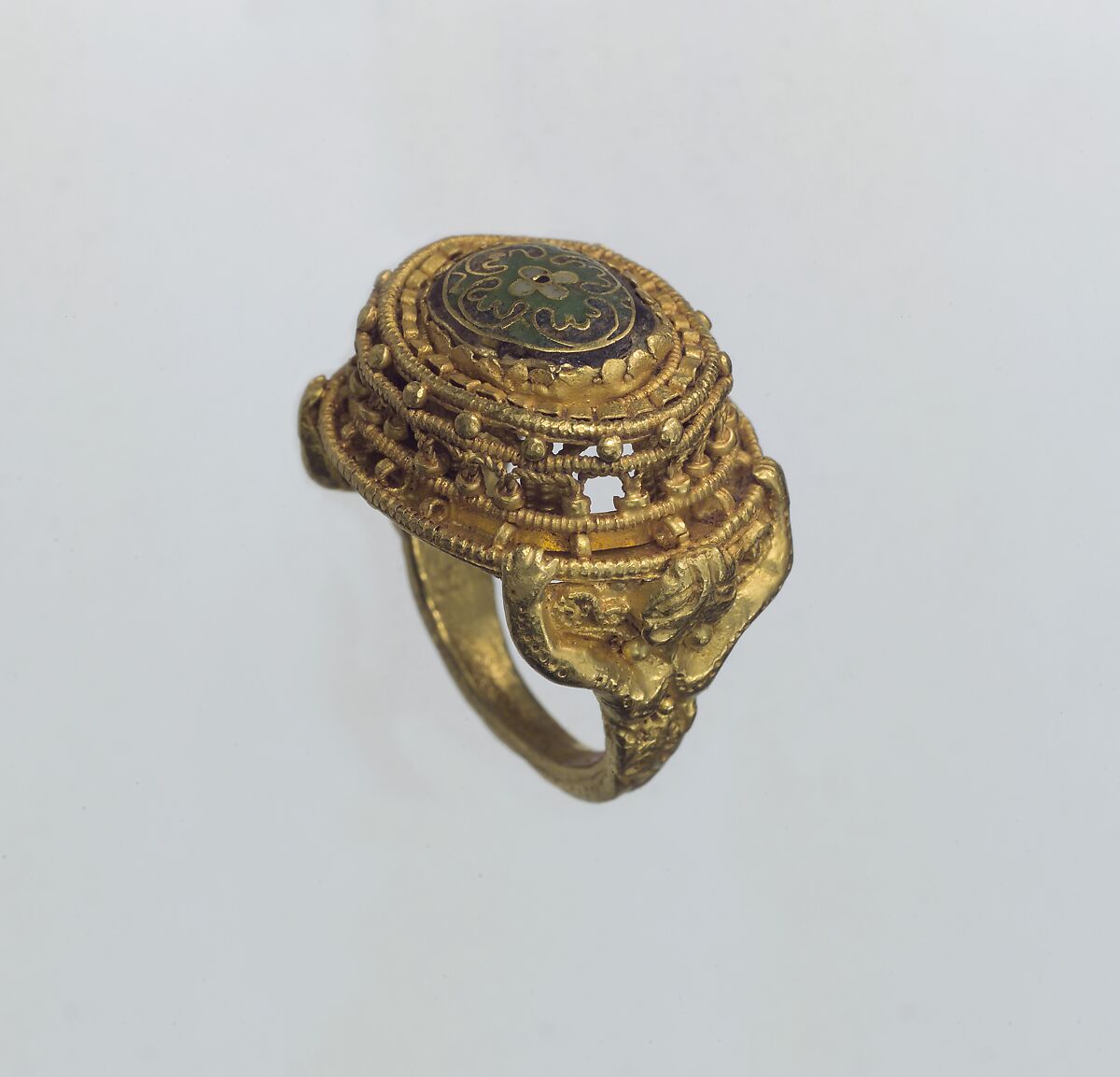 Ring, Gold with cloisonné enamel, German