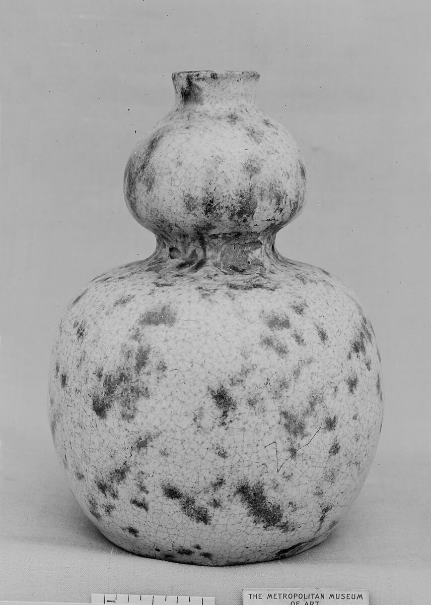 Bottle, Pottery covered with a crackled glaze (Seto ware), Japan 