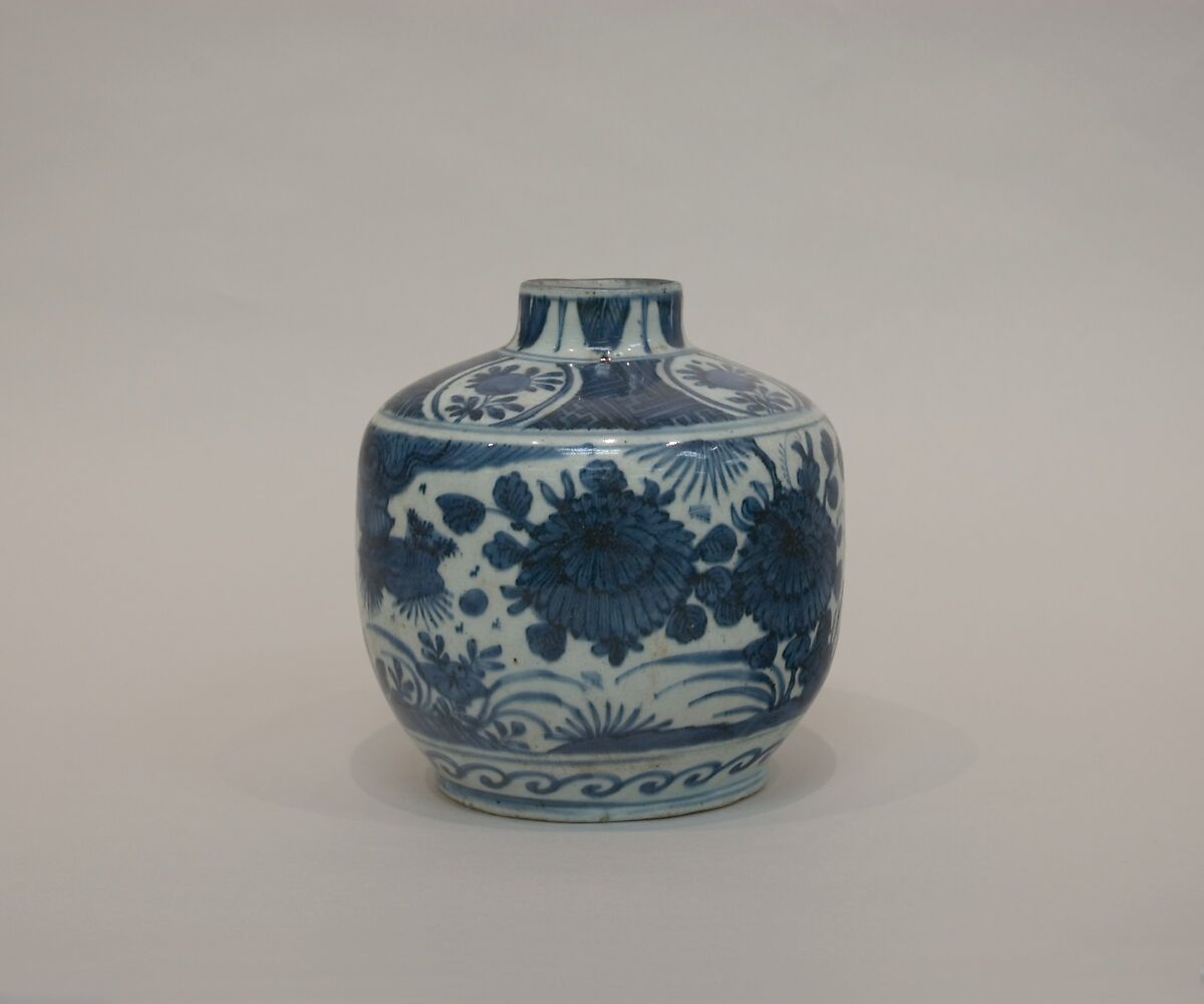 Bottle, Porcelain painted in underglaze cobalt blue (Jingdezhen ware), China 