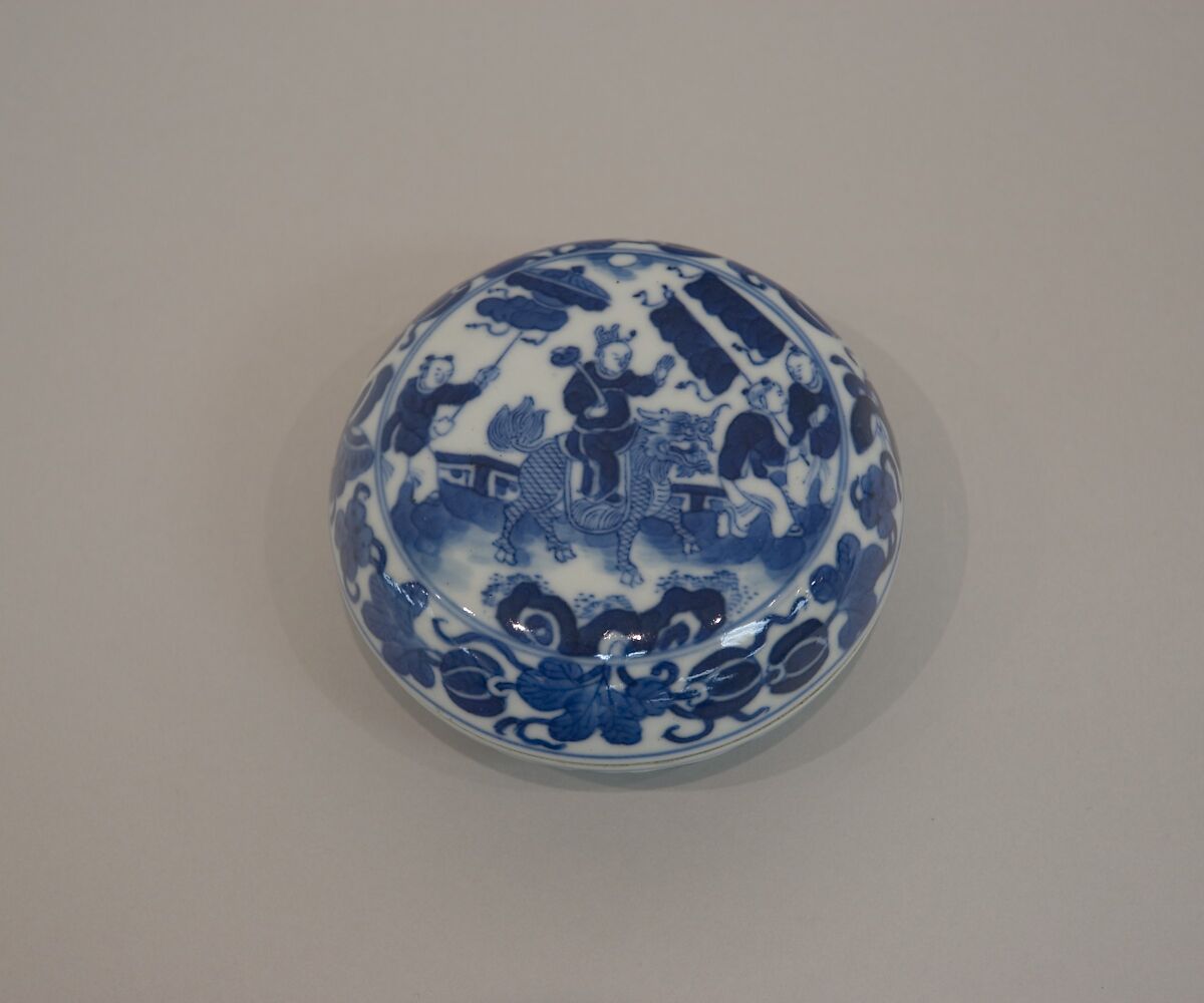 Seal paste box with boys and mythical beast qilin, Porcelain painted in underglaze cobalt blue (Jingdezhen ware), China