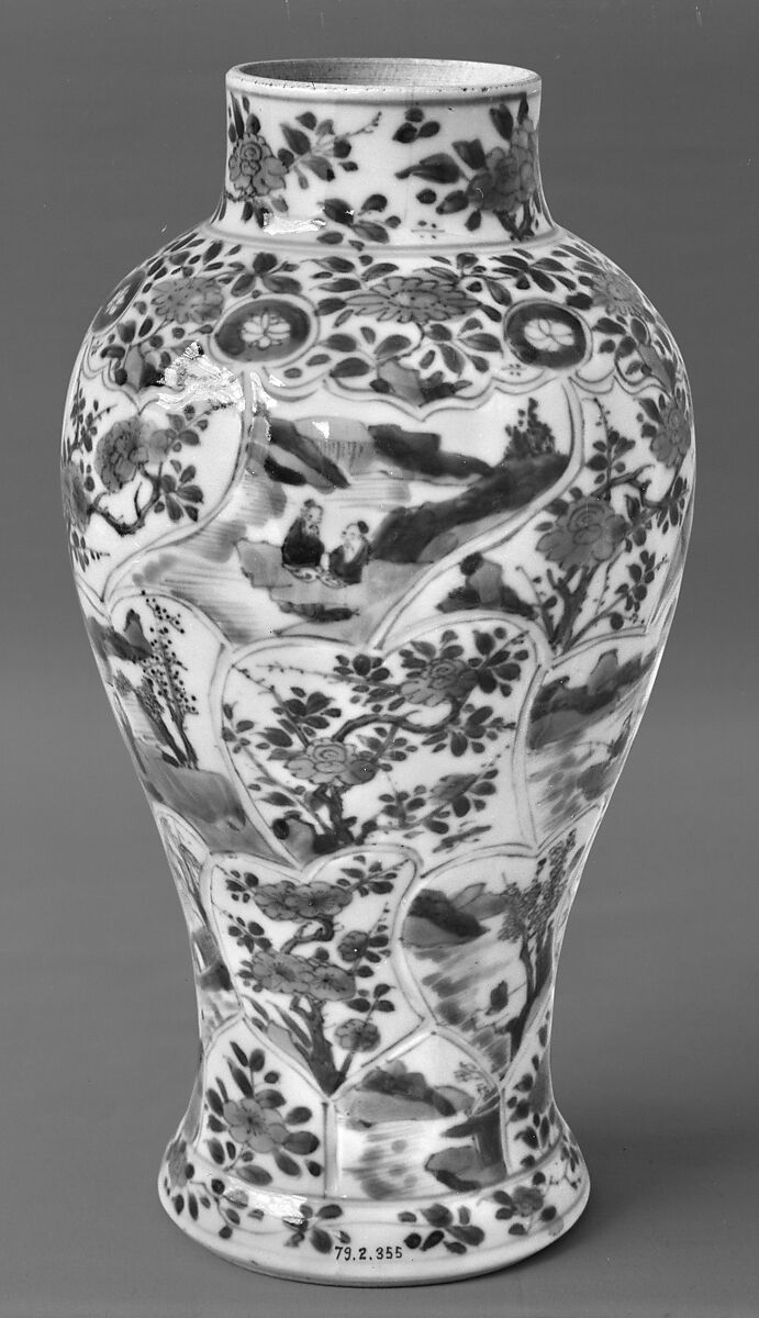 Vase, Porcelain painted in underglaze blue, China 