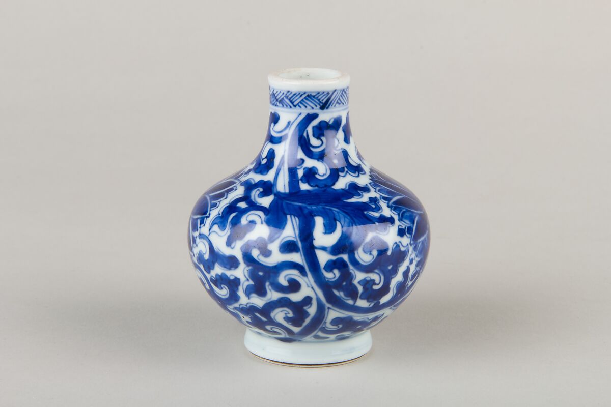 Bottle, Porcelain decorated in underglaze blue, China