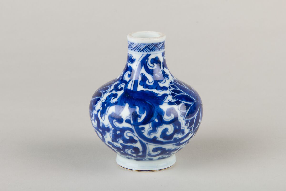 Bottle, Porcelain decorated in underglaze blue, China