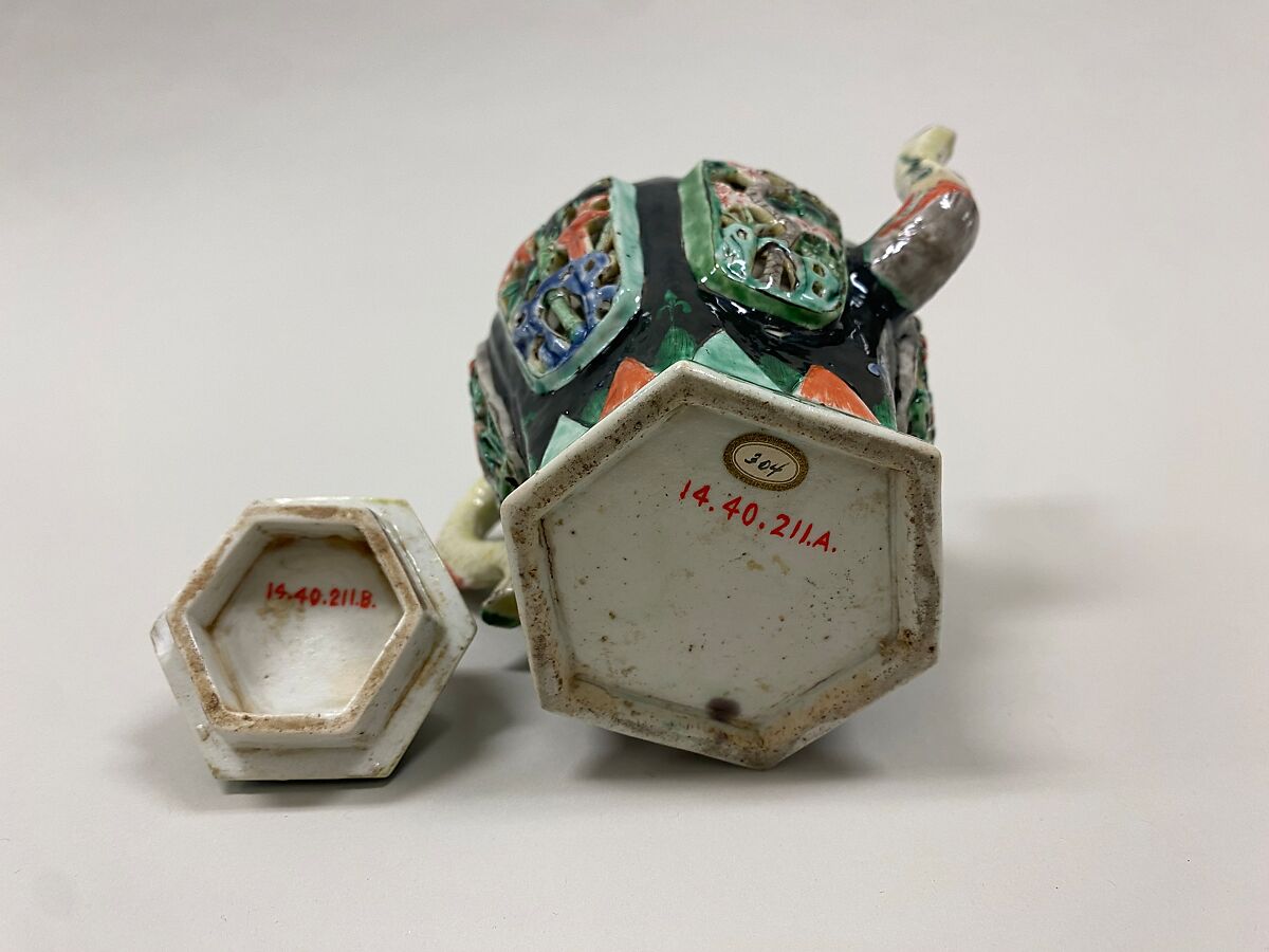 Hexagonal ewer, Porcelain painted in overglaze polychrome enamels (Jingdezhen ware), China