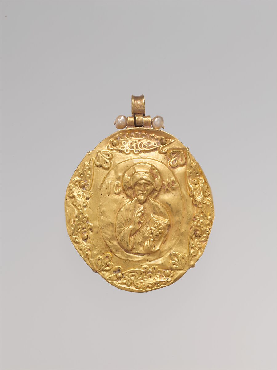Pendant Brooch with Cameo of Enthroned Virgin and Child and Christ Pantokrator, Chalcedony cameo; gold mount with pearls, emeralds, garnets, sapphires, and a sardonyx intaglio, Byzantine