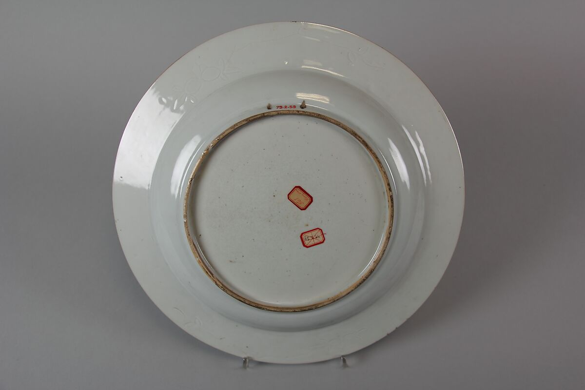 Plate, Porcelain painted in underglaze blue, incised, and overglaze polychrome enamel decoration, China