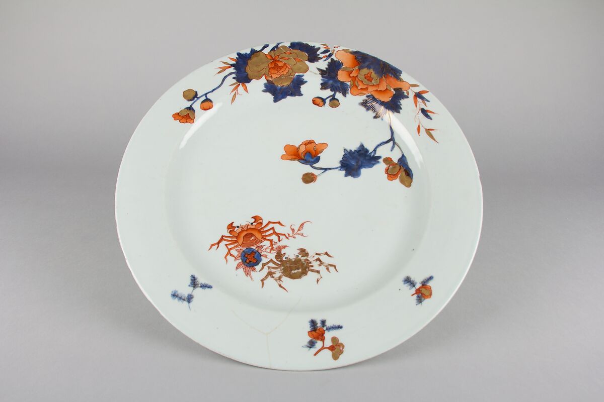 Dish, Porcelain painted in underglaze blue and overglaze iron-red and gilt, China 