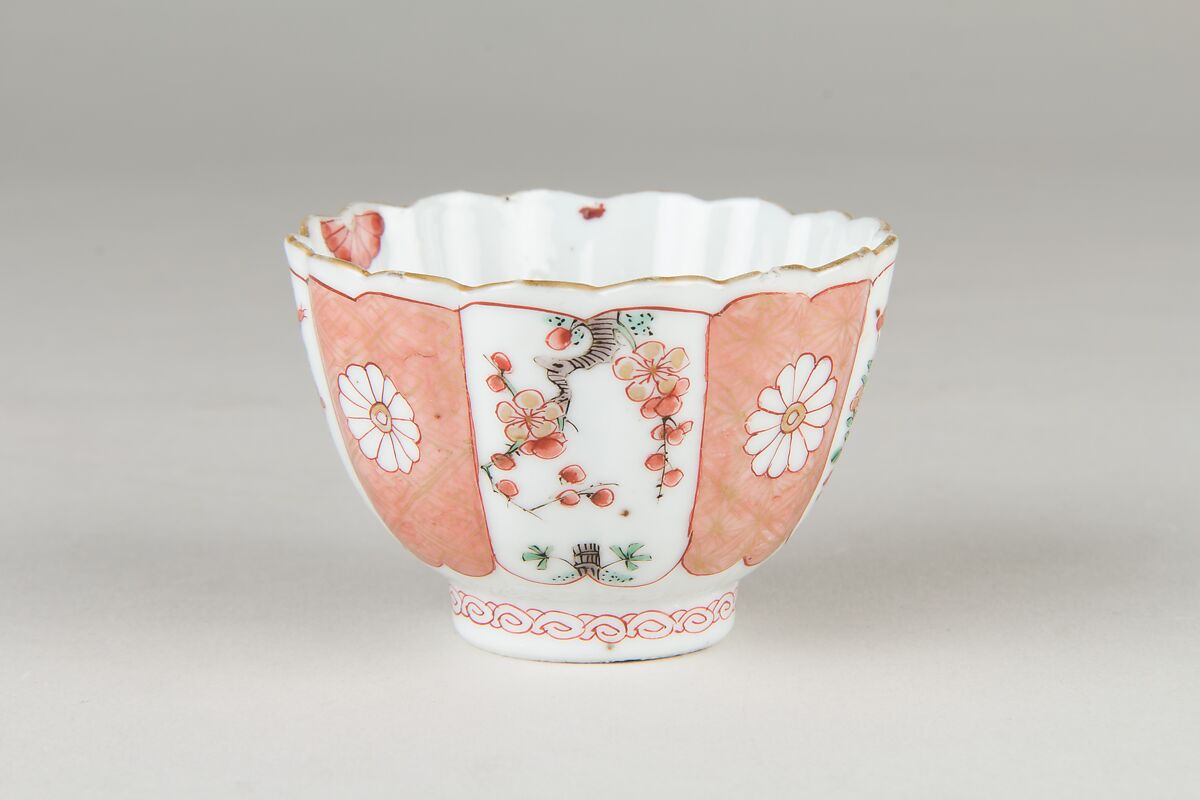 Cup, Porcelain painted in overglaze famille verte enamels and gilt, China