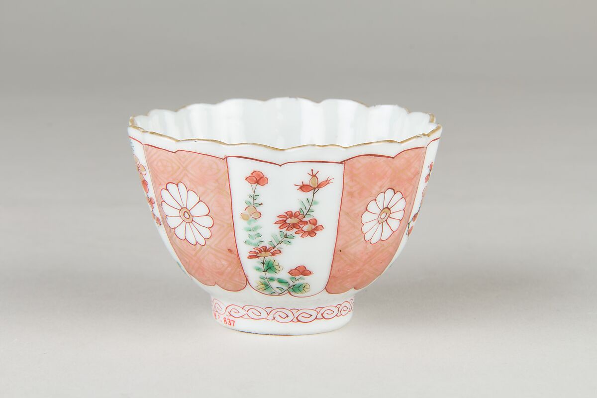 Cup, Porcelain painted in overglaze famille verte enamels and gilt, China