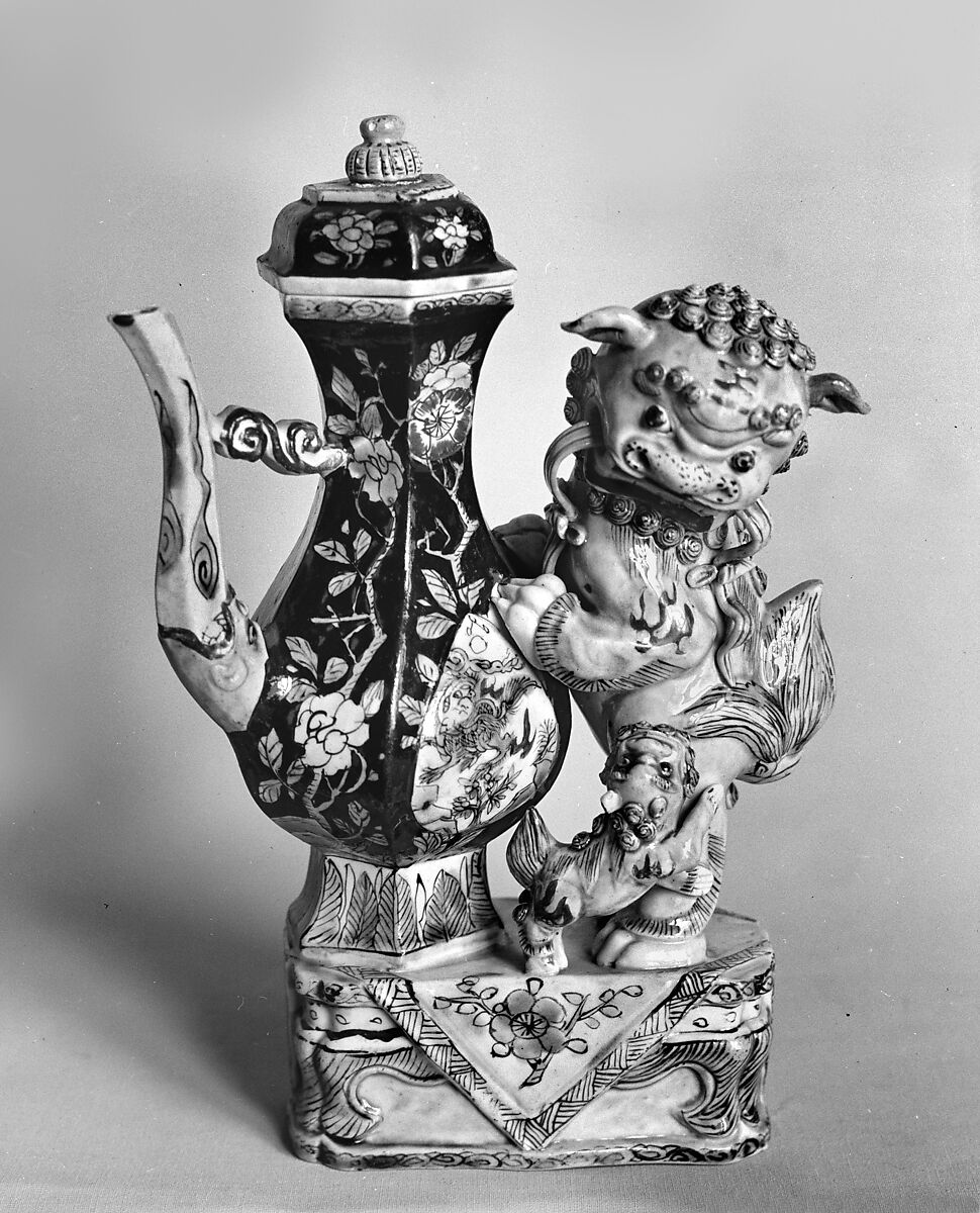 Hexagonal ewer with lion and cub, Porcelain painted in overglaze polychrome enamels (Jingdezhen ware, famille noire ), China 