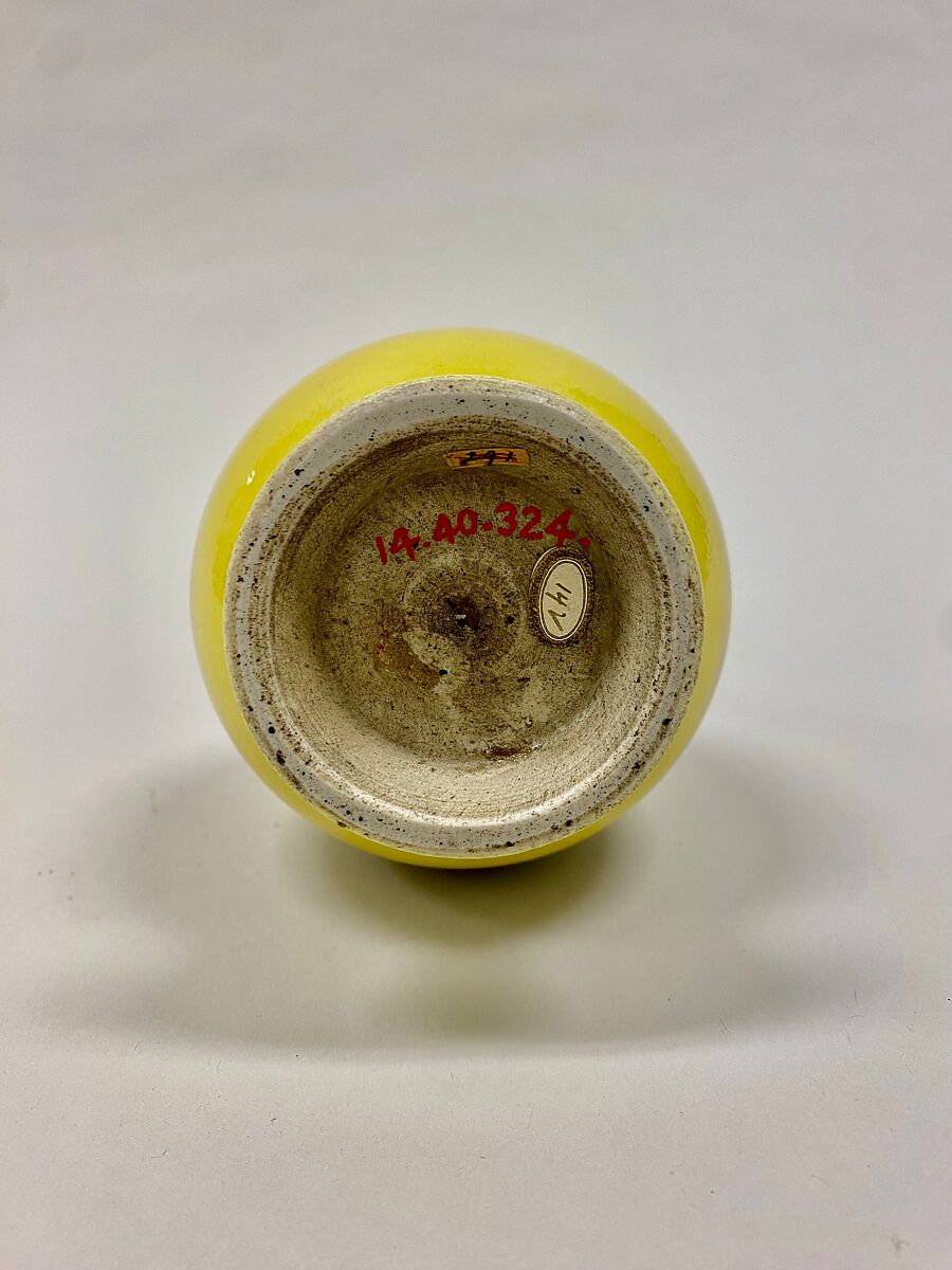 Bottle vase, Porcelain with yellow glaze (Jingdezhen ware), China